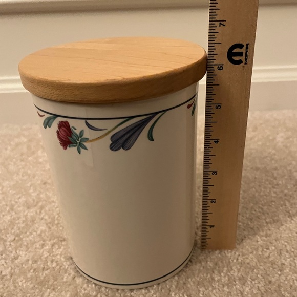 Lenox Poppies on Blue medium canister with lid. - Picture 4 of 8